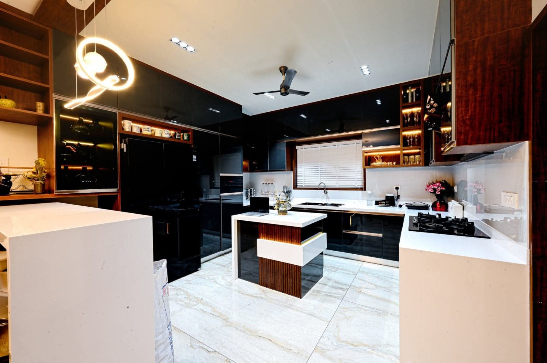Luxury Villa gallery image 5