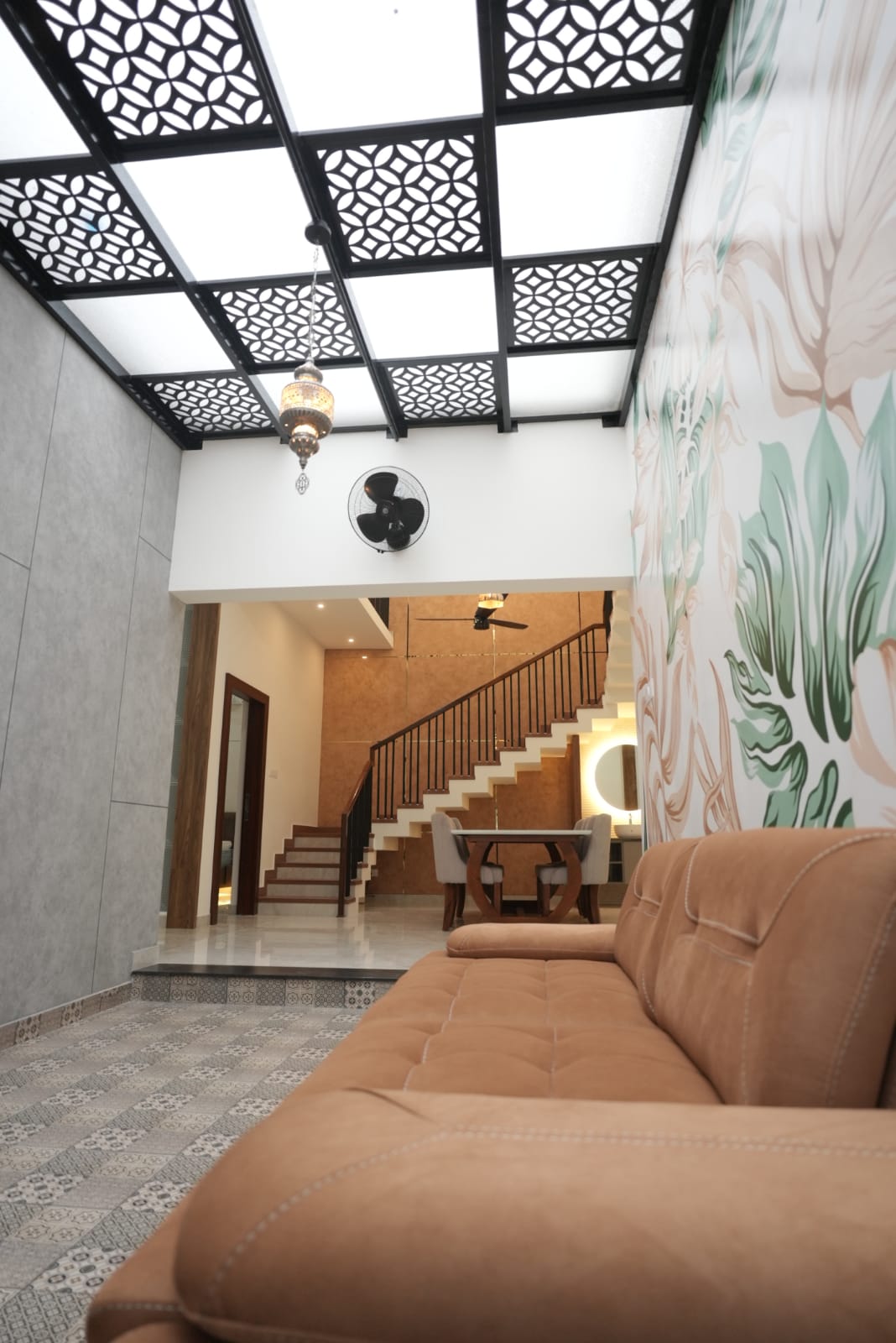 Modern Home gallery image 12