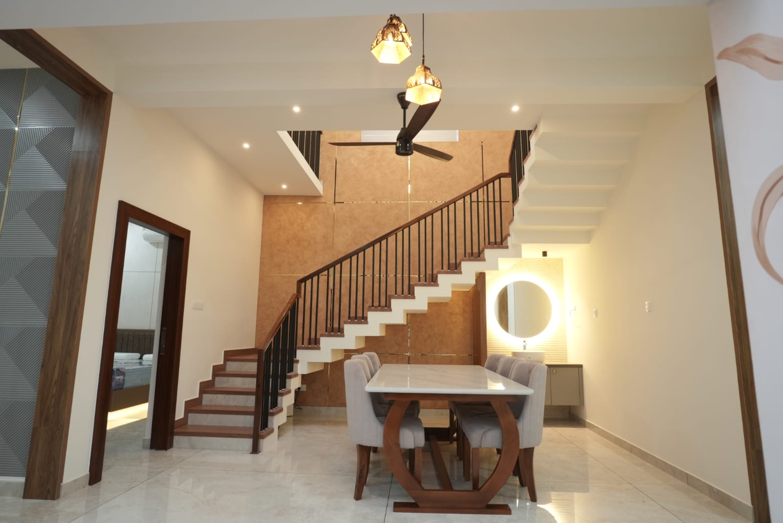 Modern Home gallery image 17
