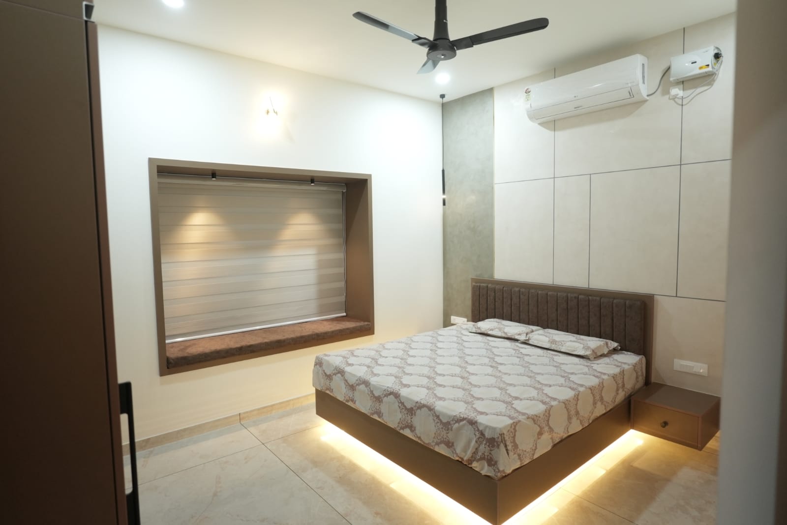 Modern Home gallery image 18