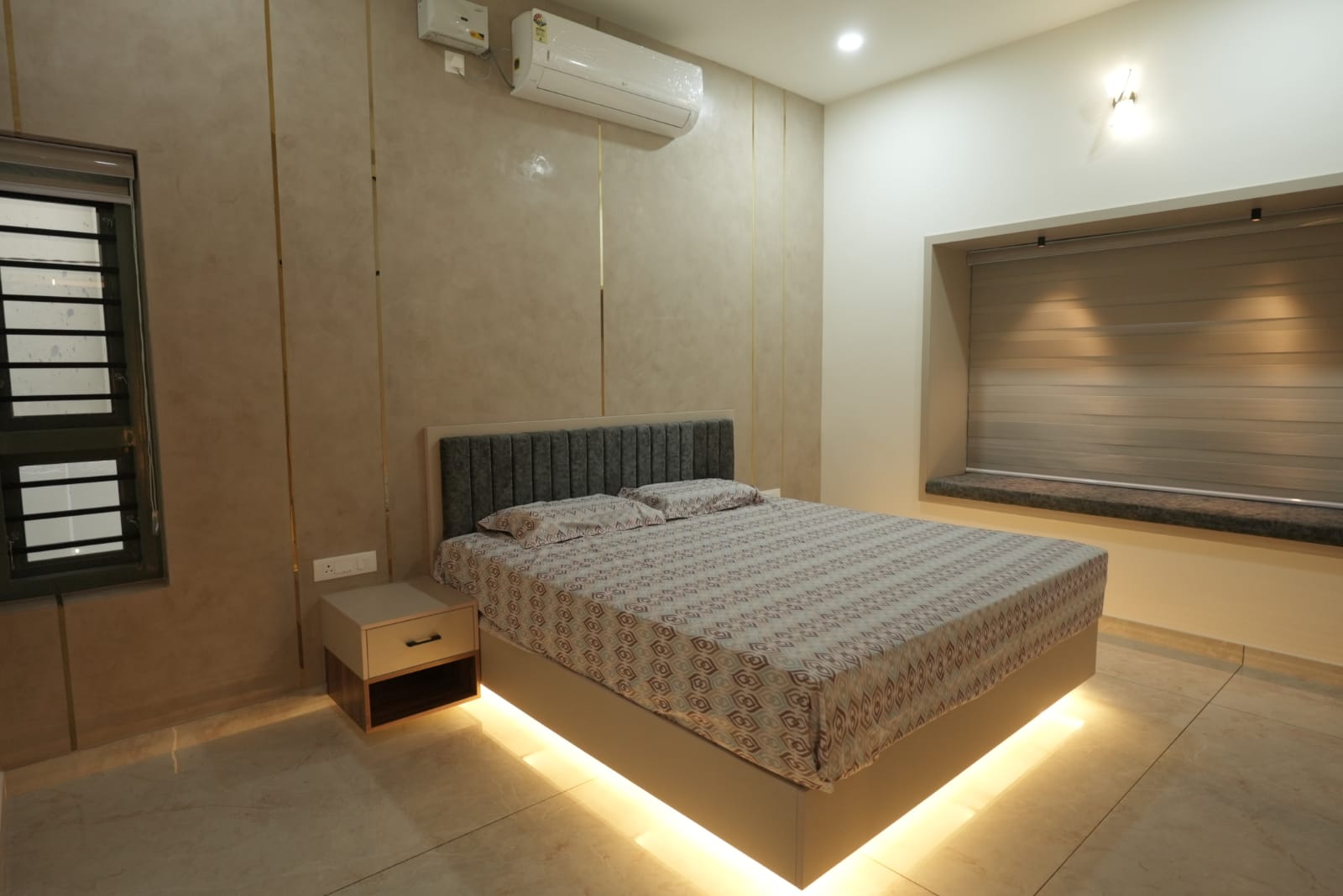 Modern Home gallery image 19