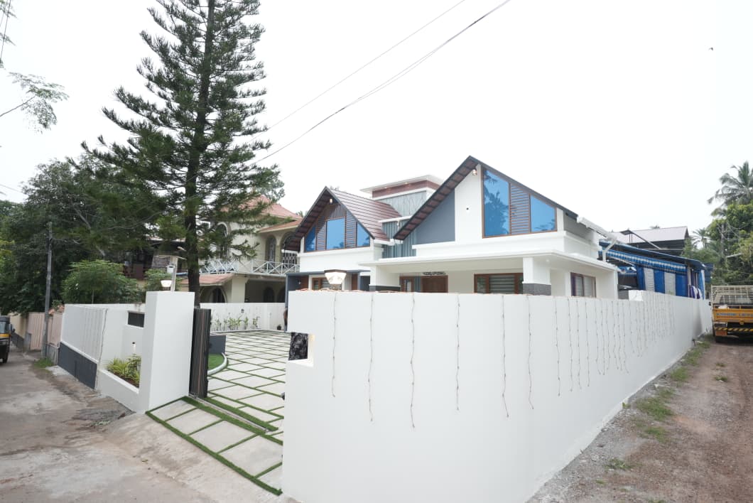 Modern Home gallery image 2
