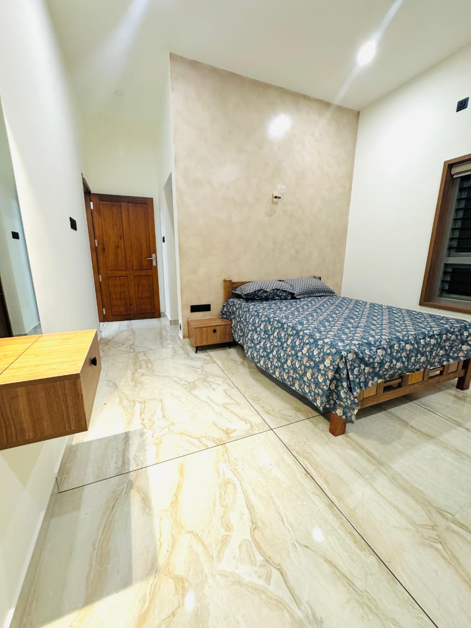 Modern Home gallery image 10