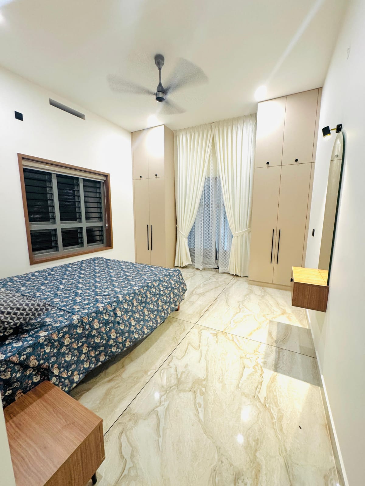 Modern Home gallery image 11