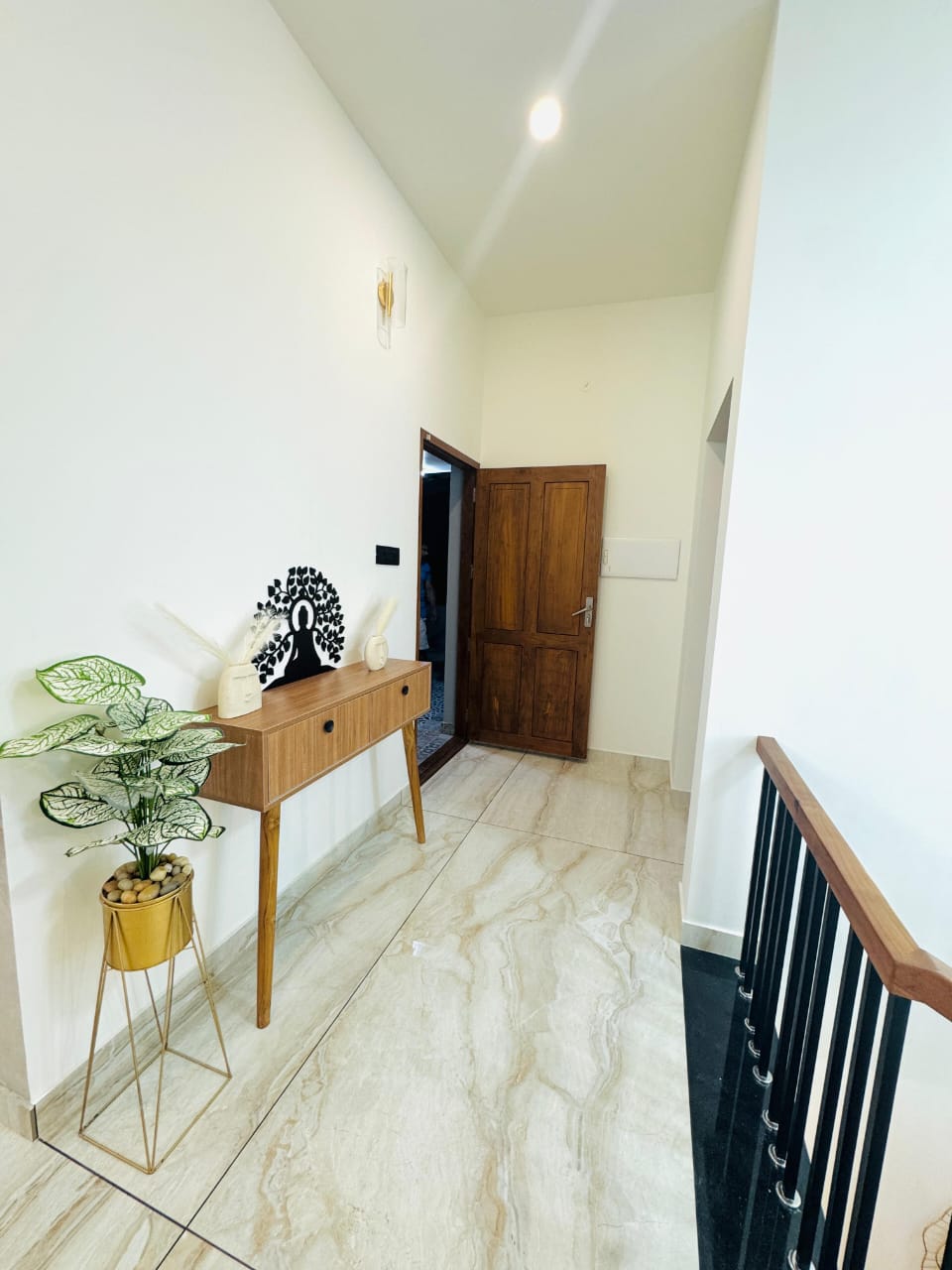 Modern Home gallery image 12