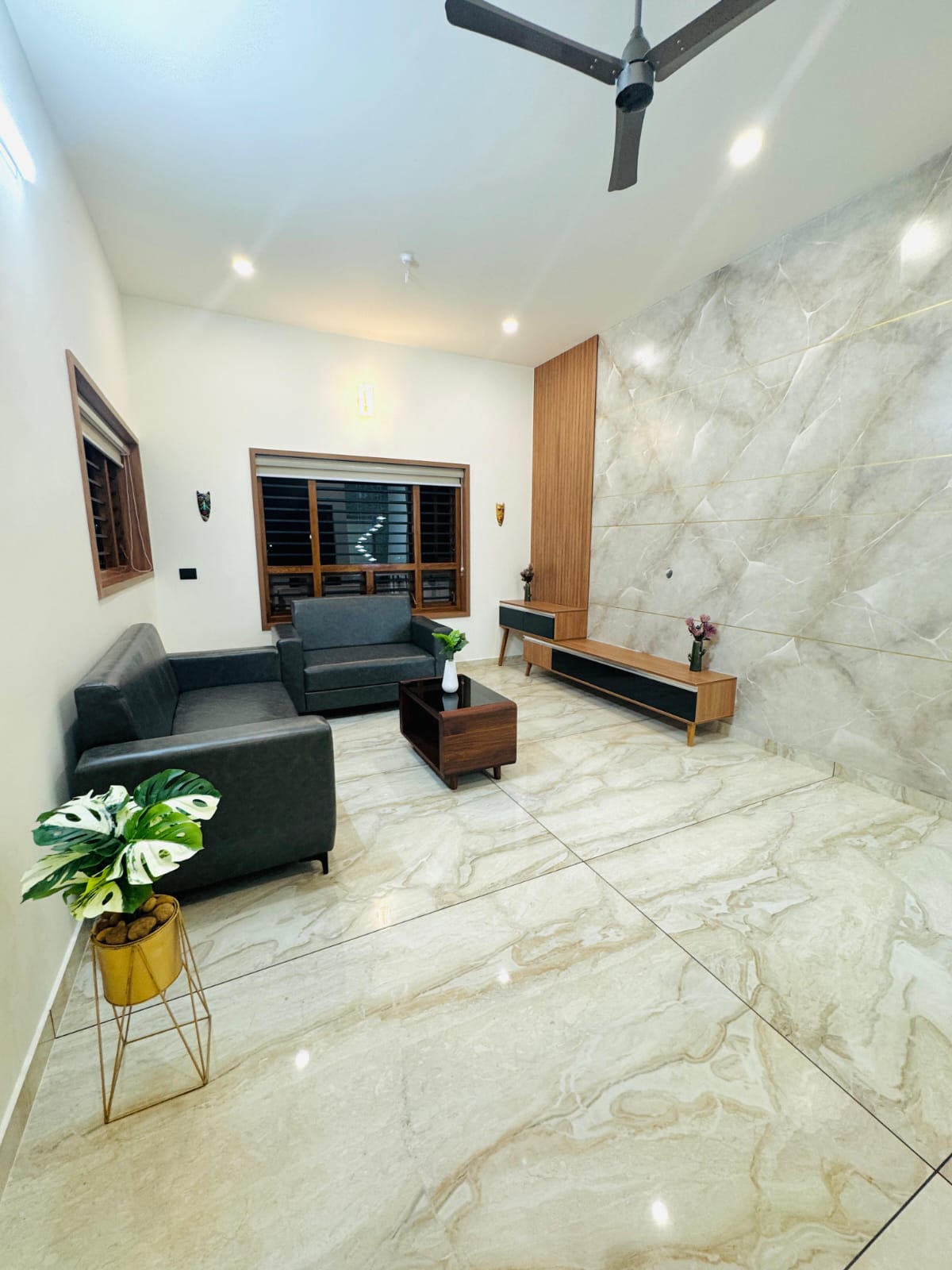 Modern Home gallery image 13