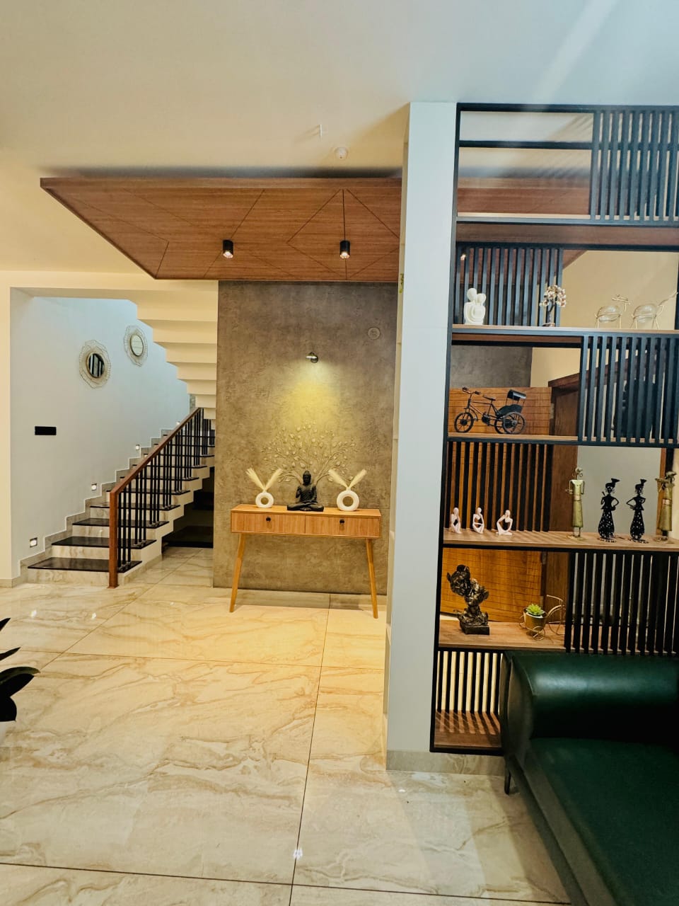 Modern Home gallery image 2