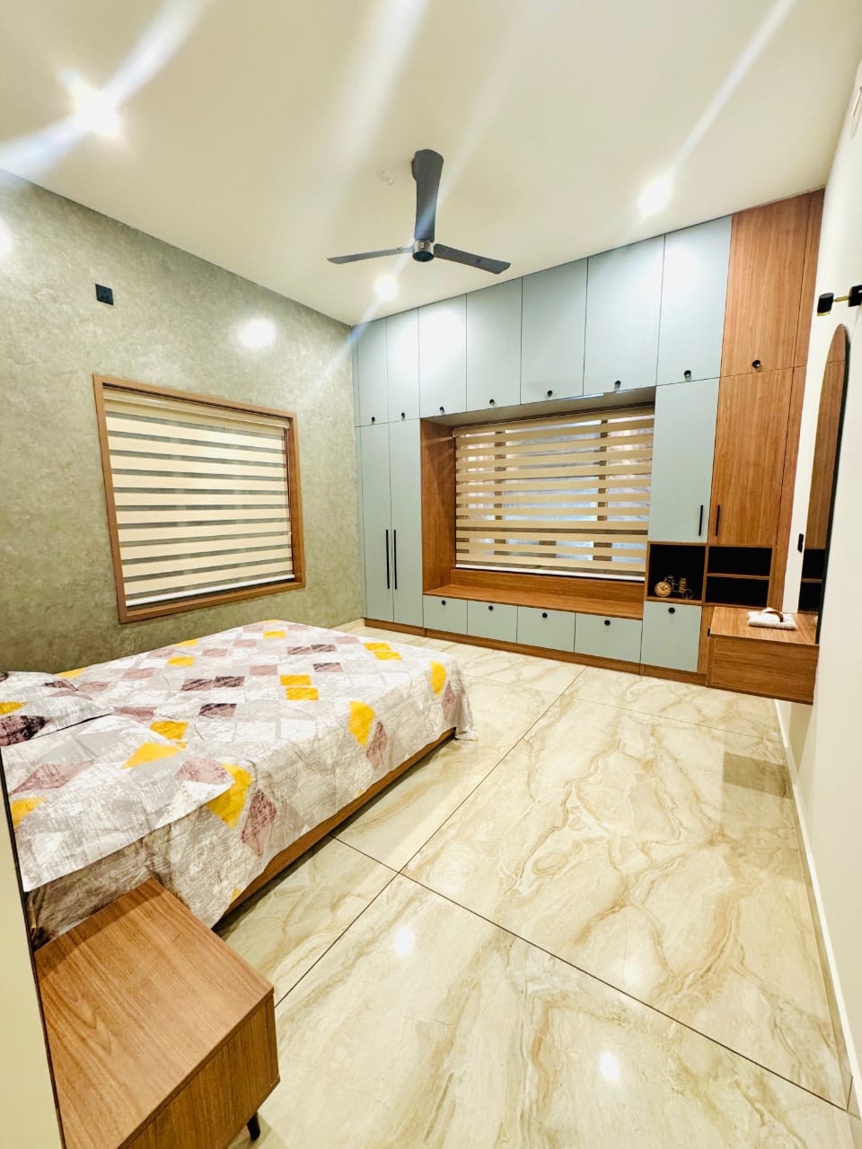 Modern Home gallery image 7