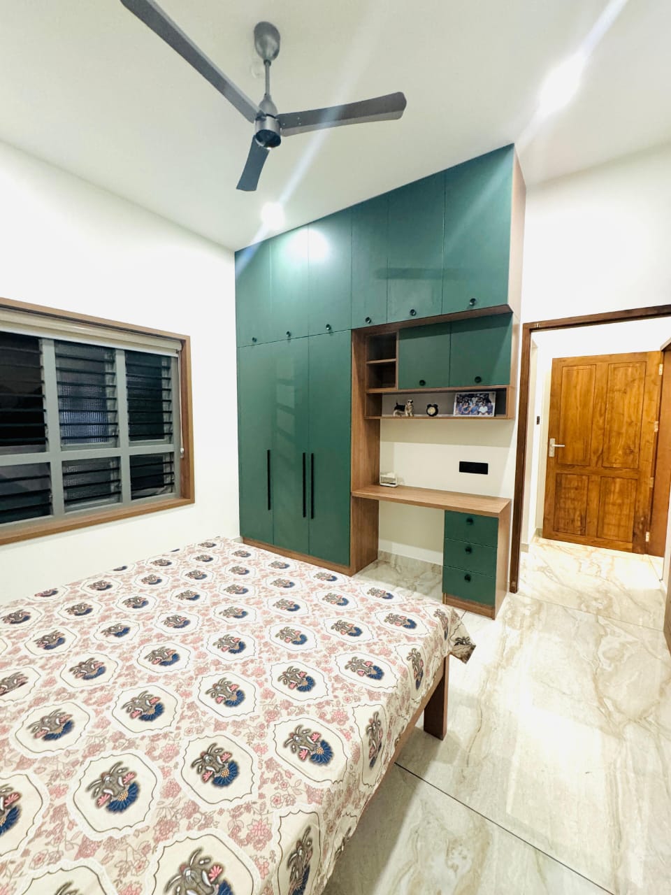 Modern Home gallery image 9