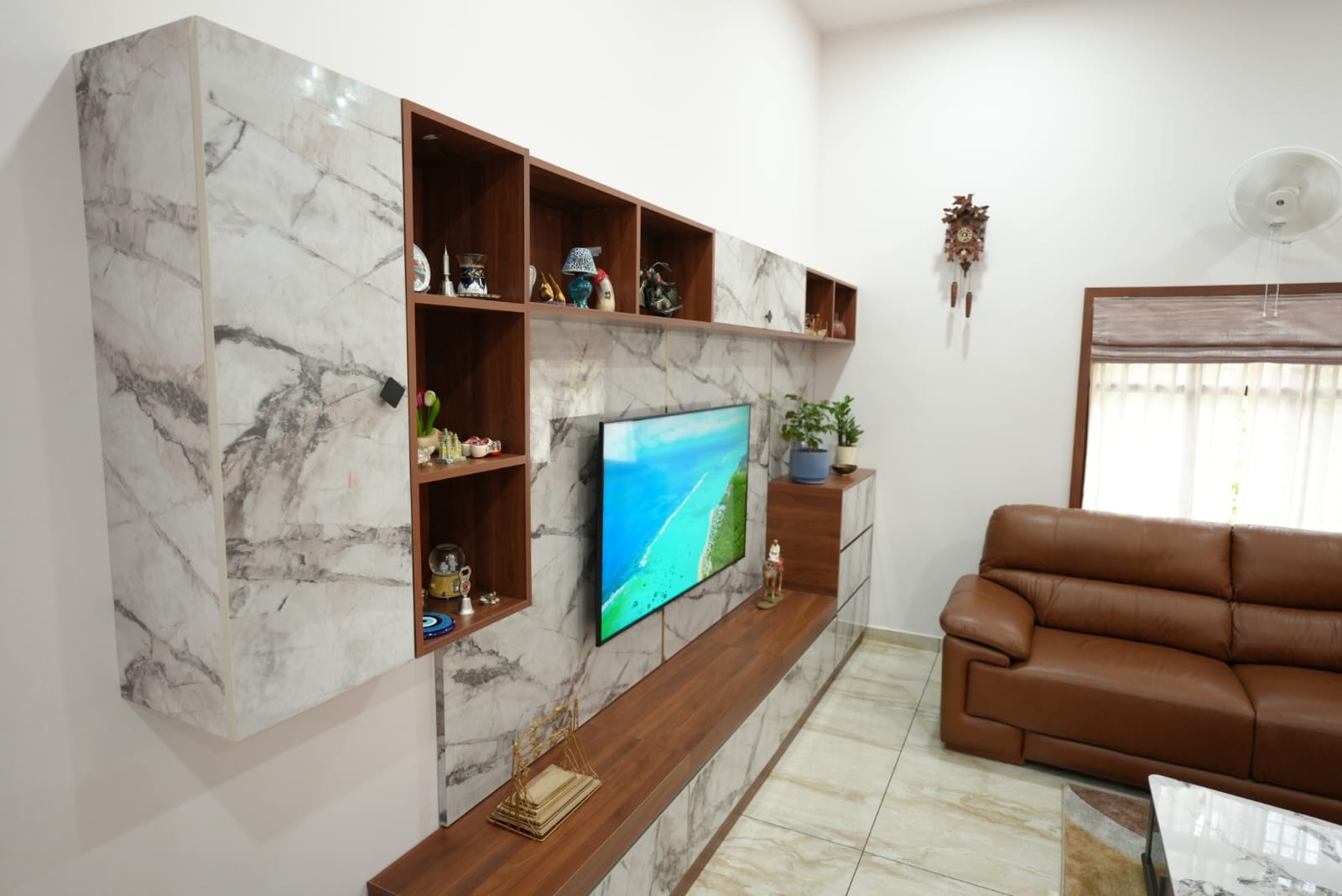 Modern Home gallery image 15