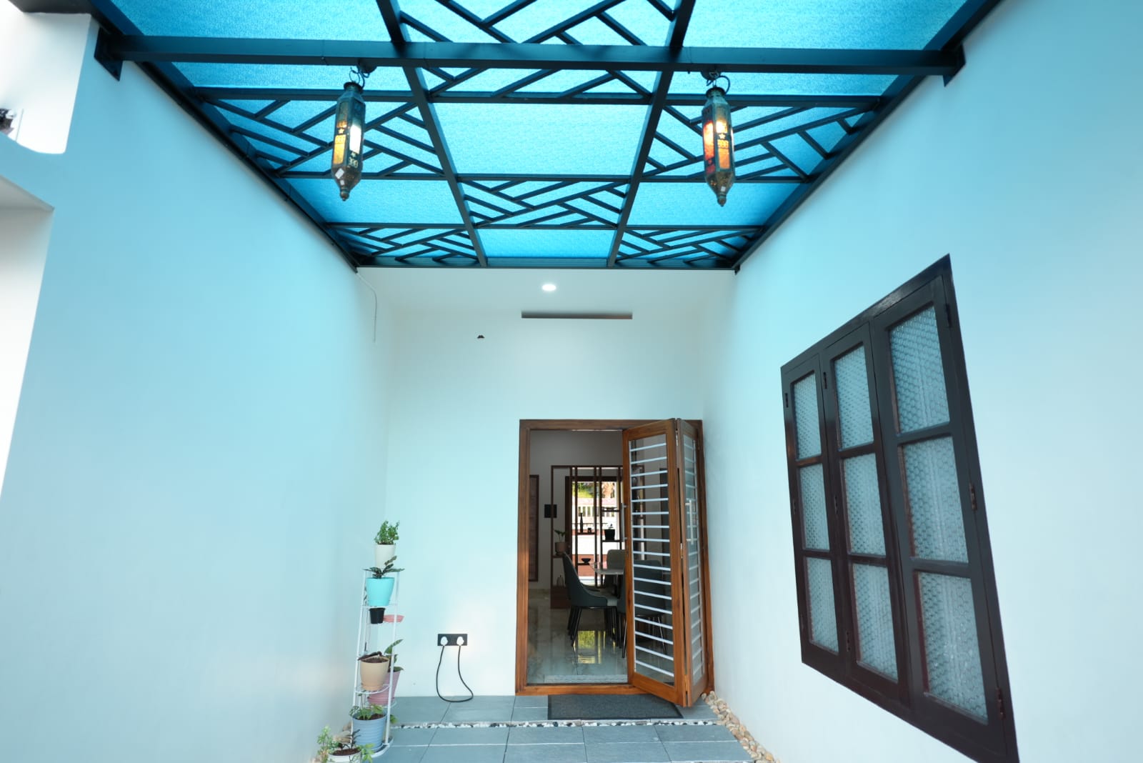 Modern Home gallery image 16