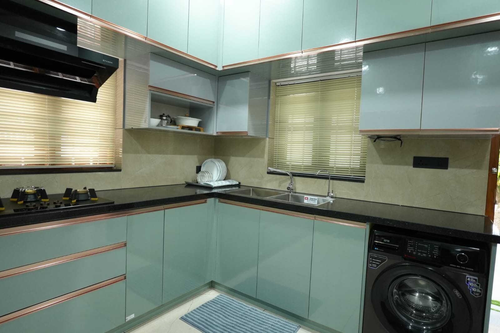 Modern Home gallery image 24