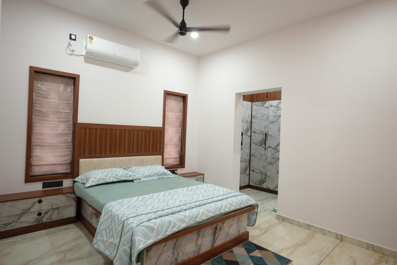 Modern Home gallery image 26