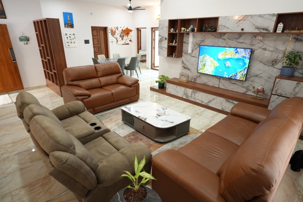 Modern Home gallery image 9