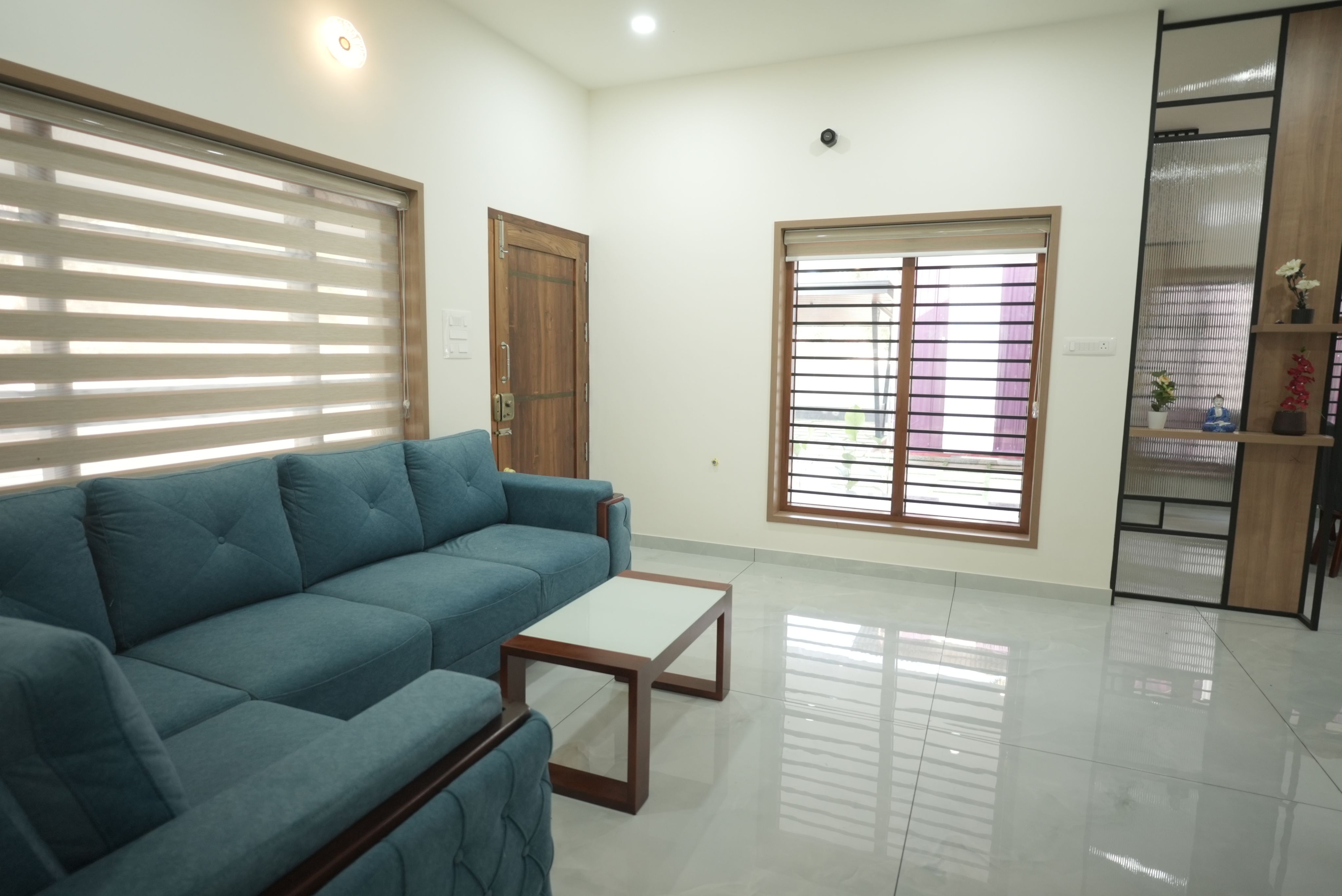 Modern Home gallery image 10