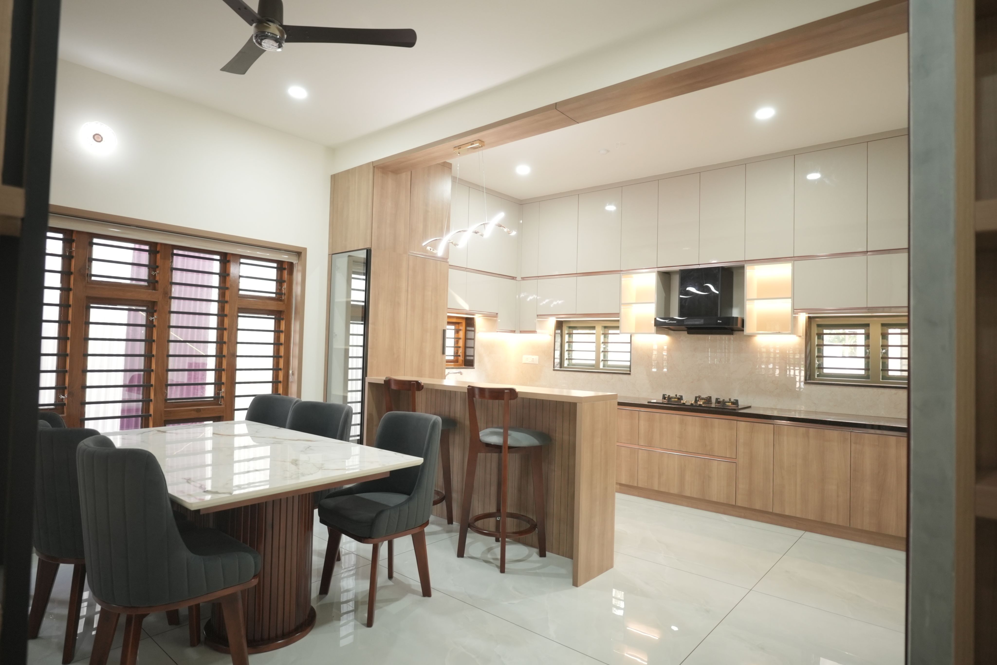 Modern Home gallery image 12