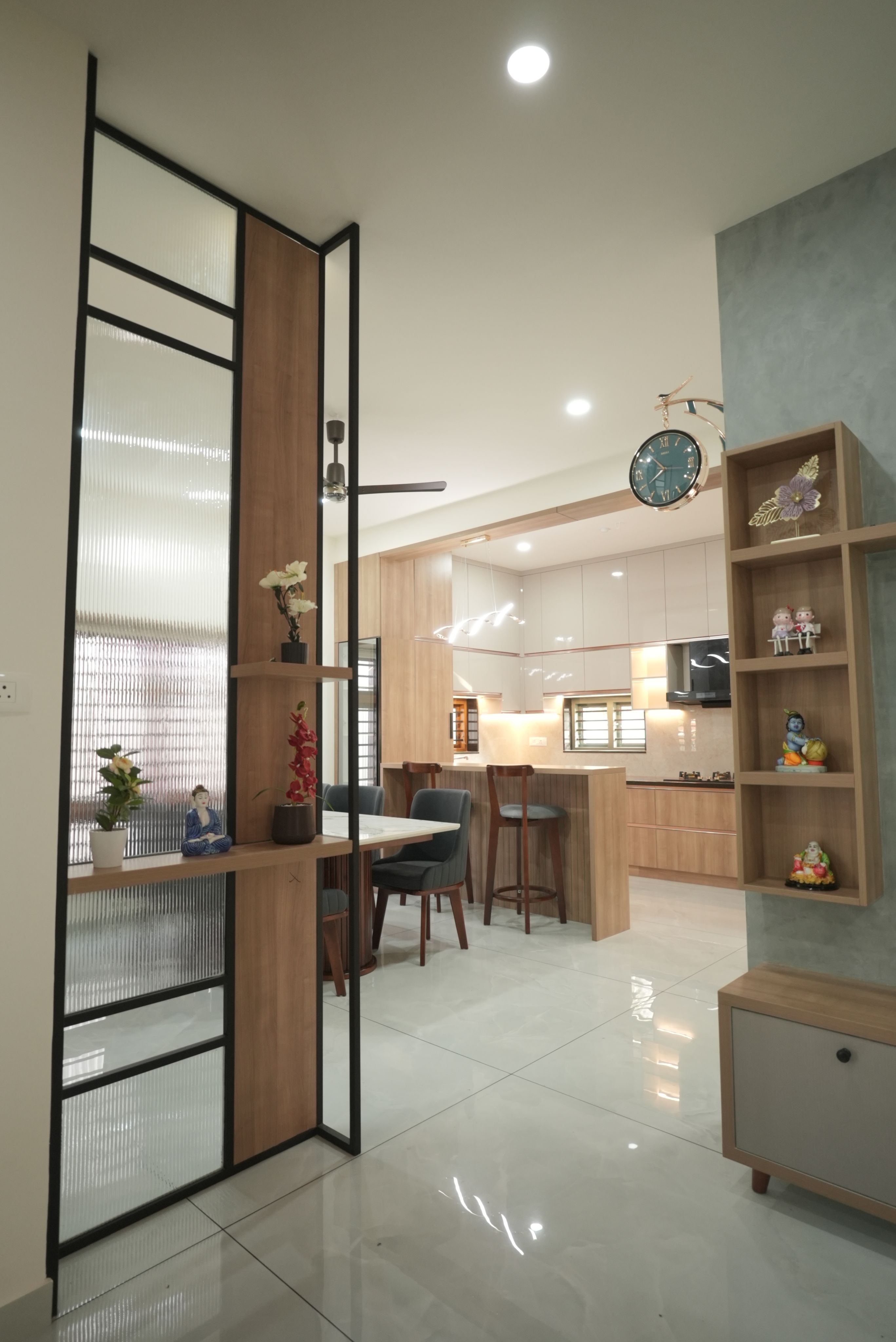 Modern Home gallery image 13