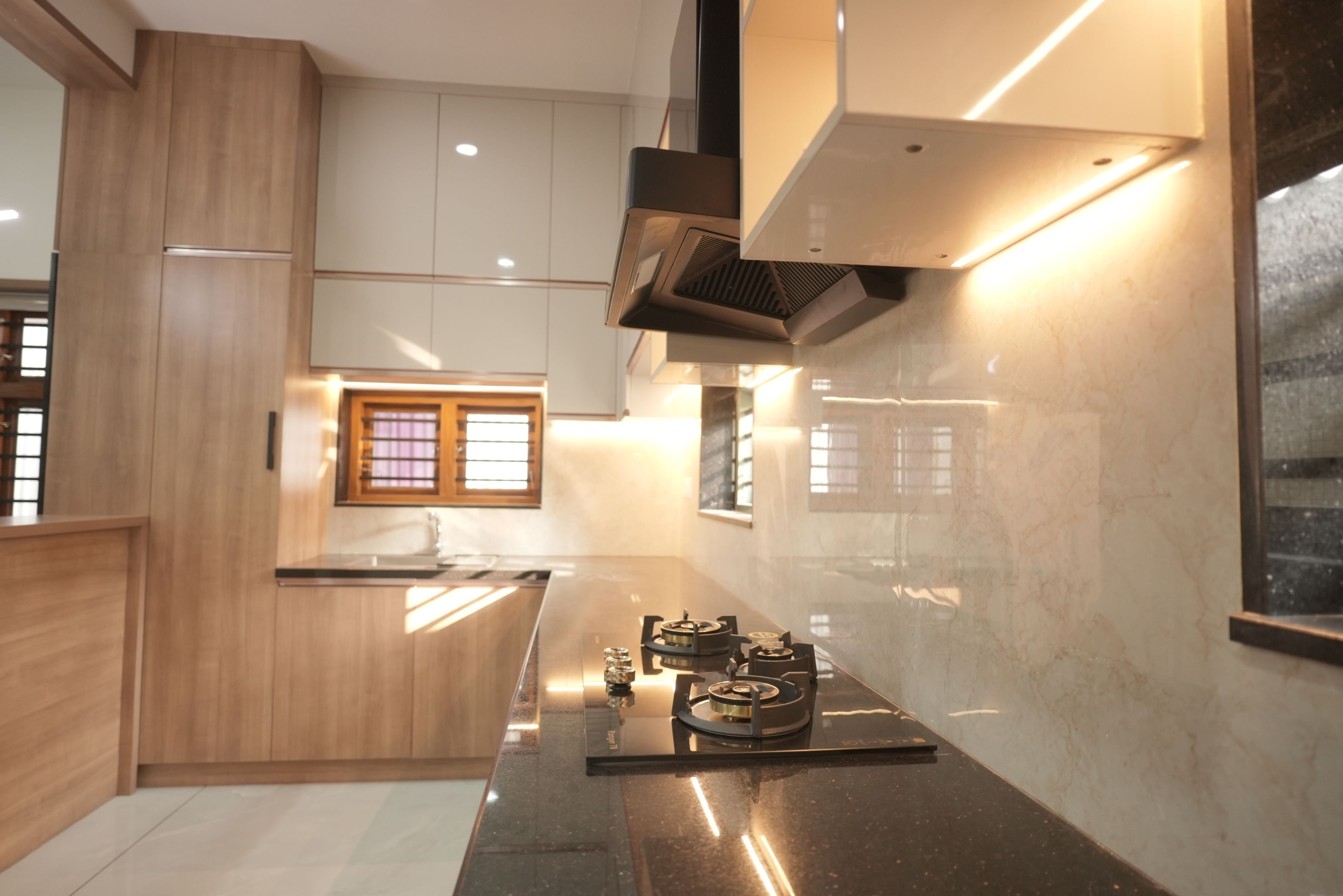Modern Home gallery image 15