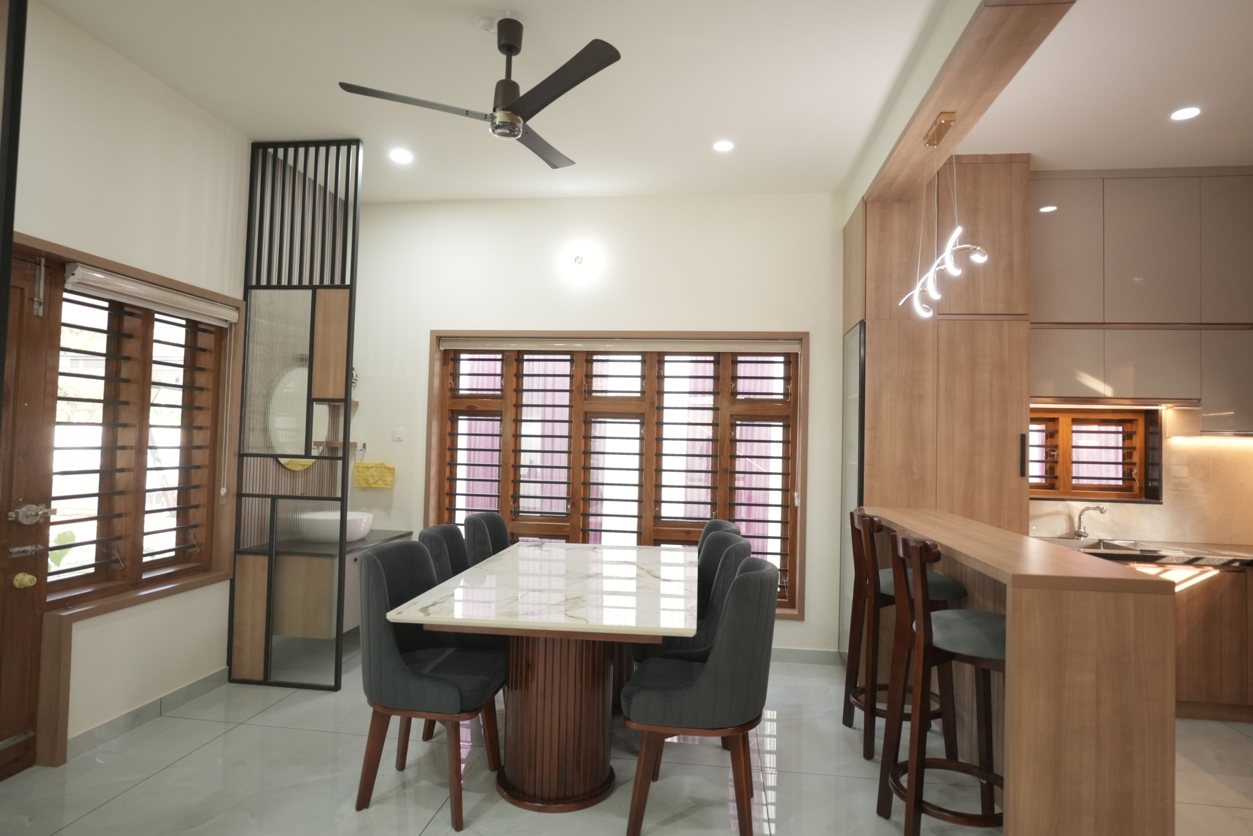 Modern Home gallery image 17