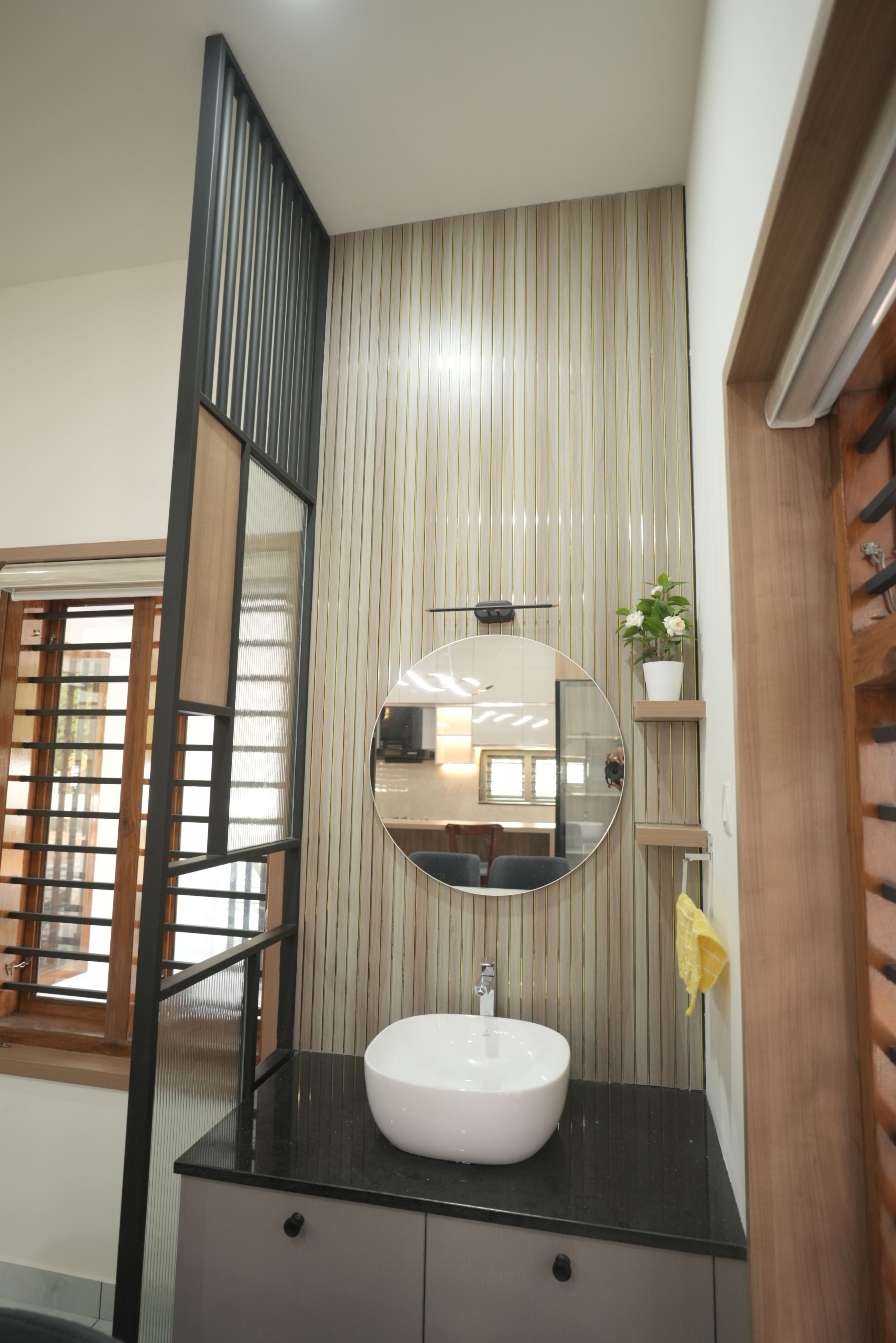 Modern Home gallery image 18