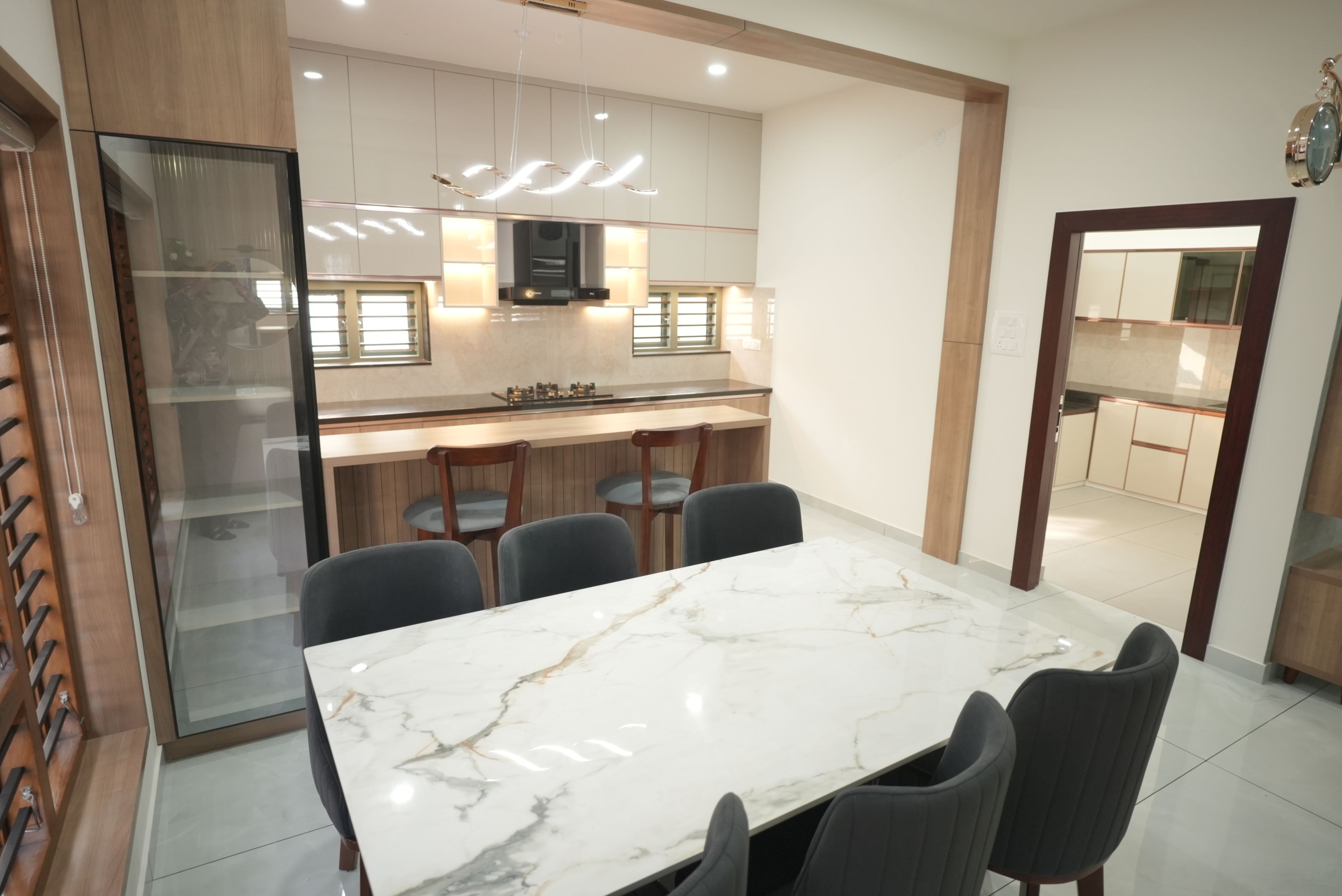Modern Home gallery image 19