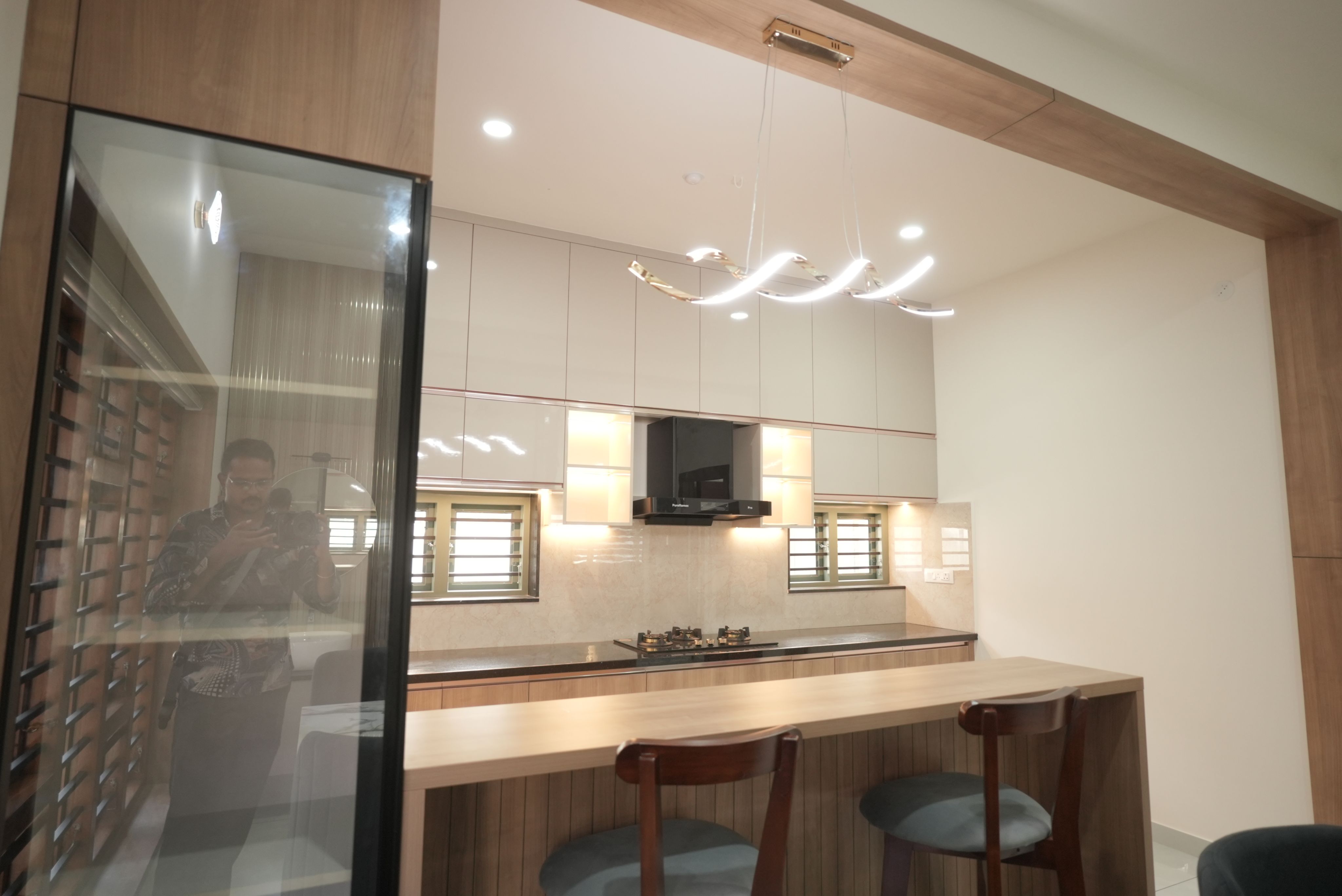 Modern Home gallery image 20