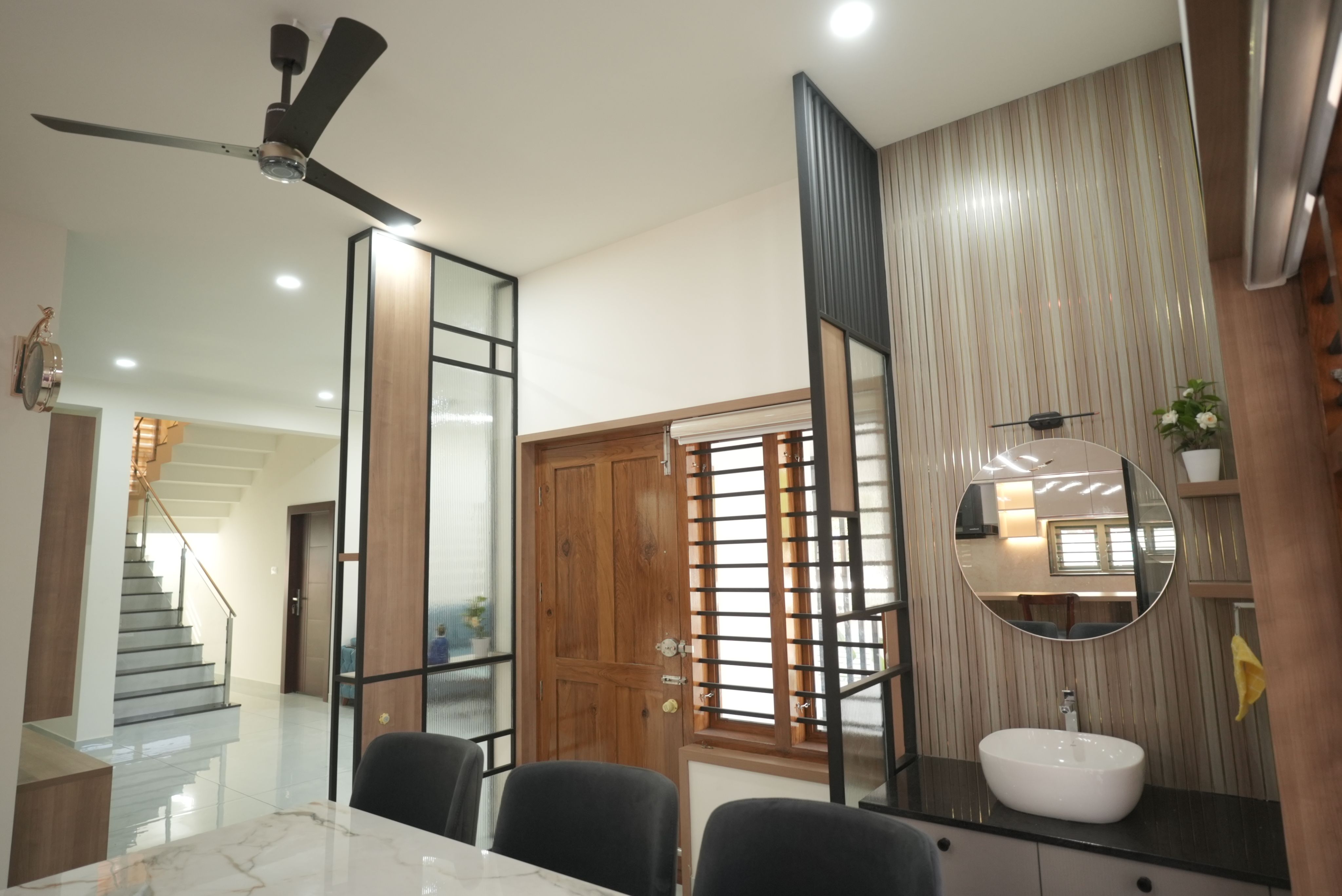 Modern Home gallery image 21
