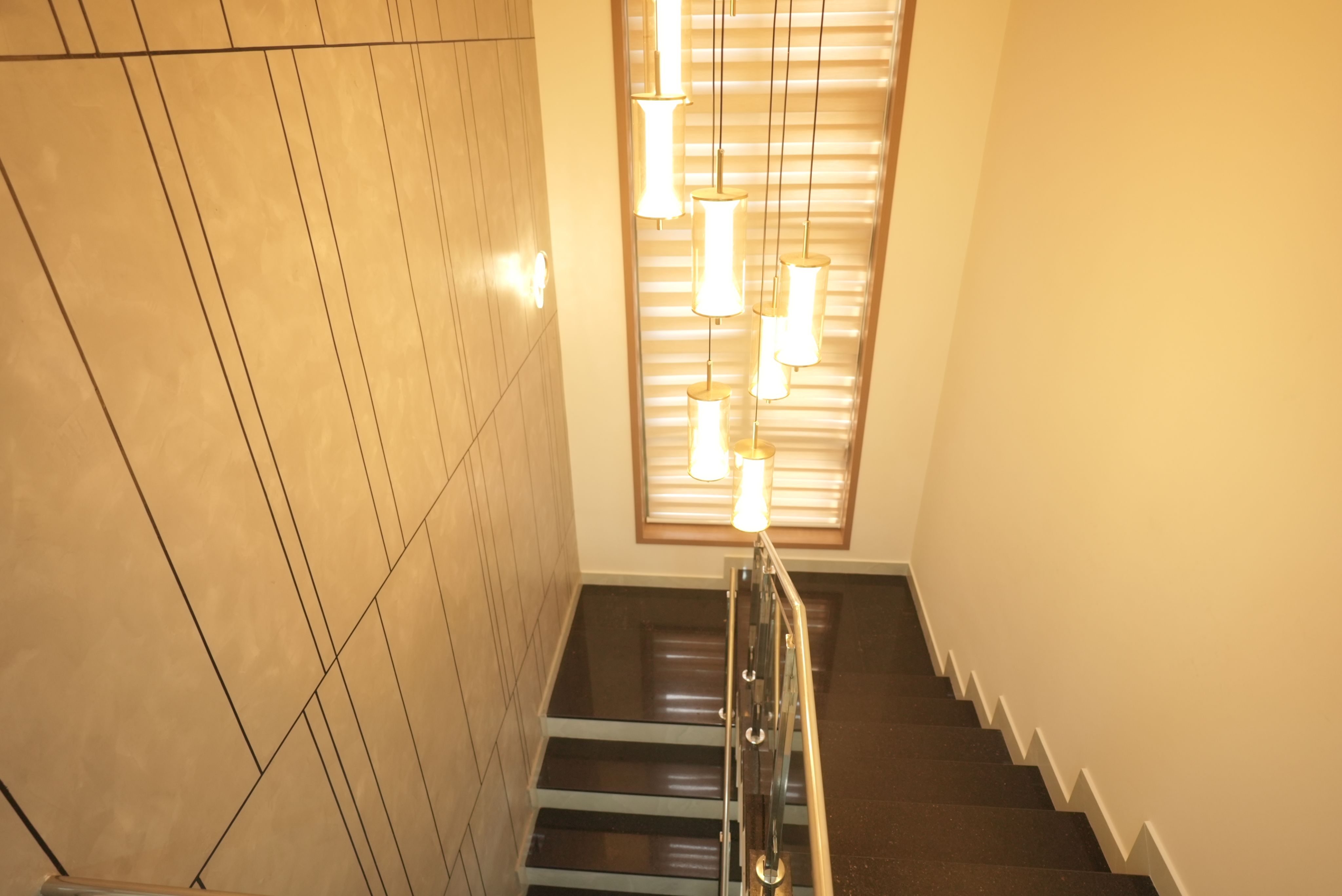 Modern Home gallery image 24