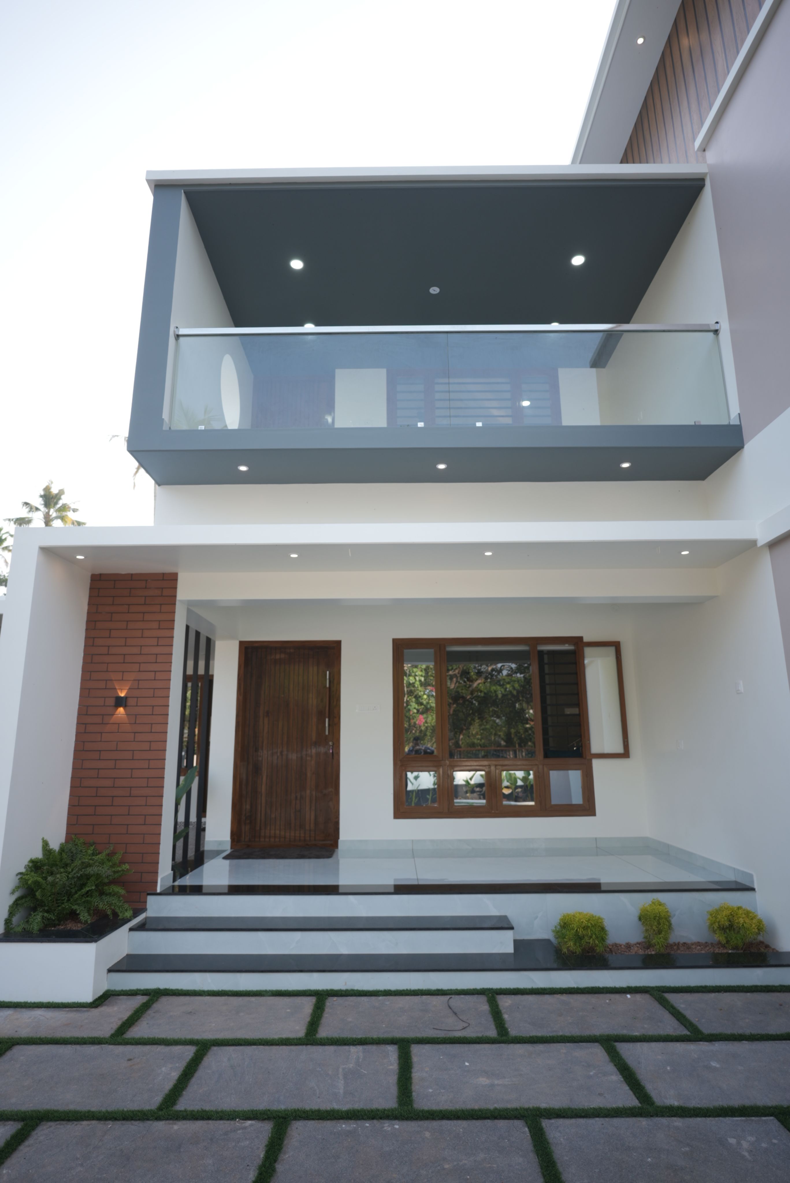 Modern Home gallery image 5