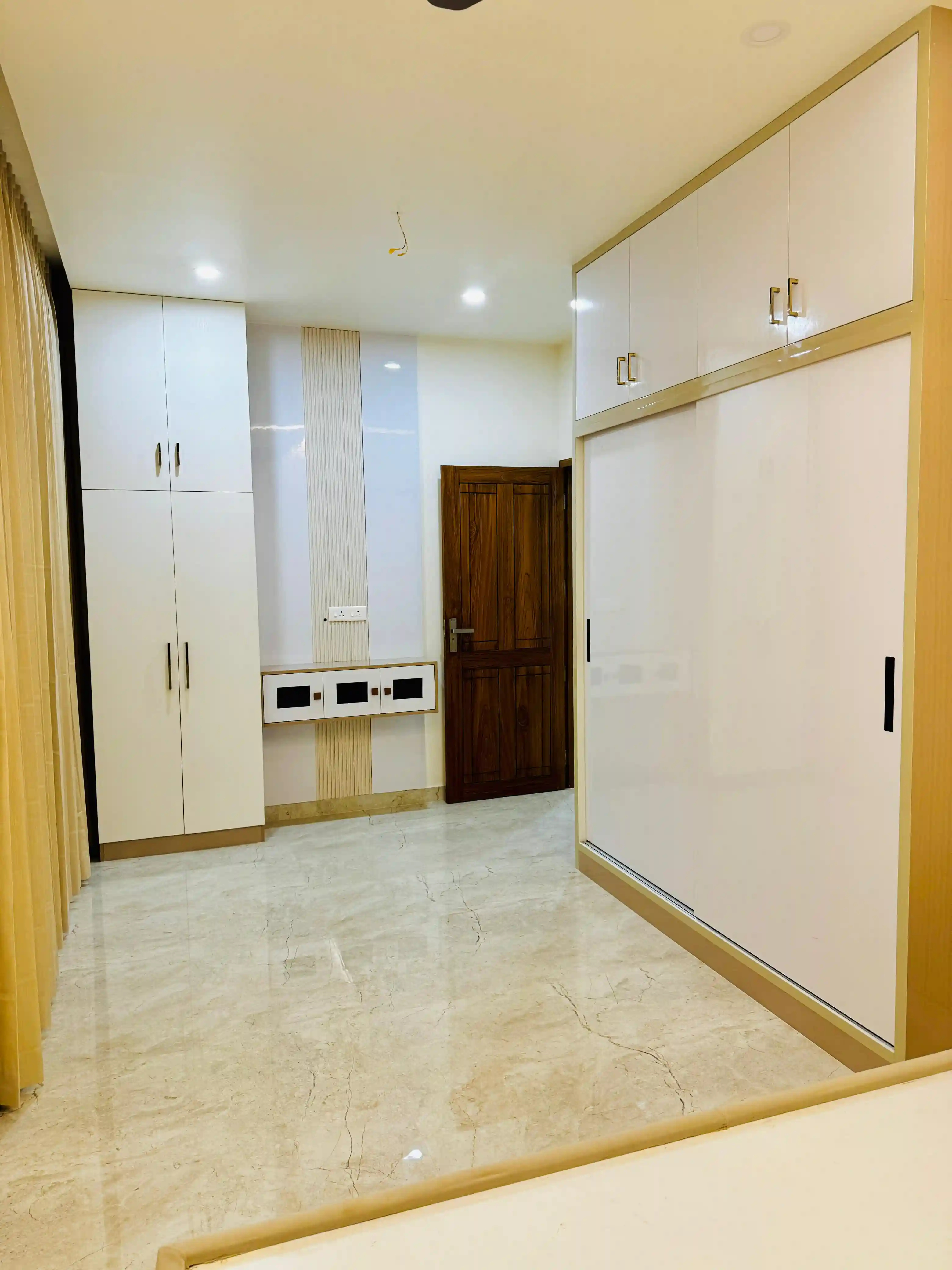 Contemporary gallery image 8