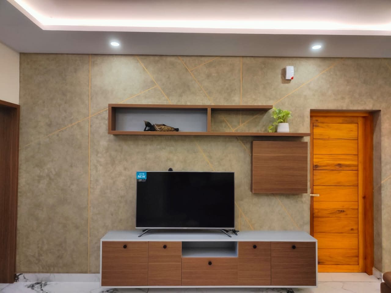 Modern Home gallery image 11