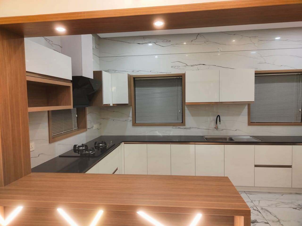 Modern Home gallery image 7