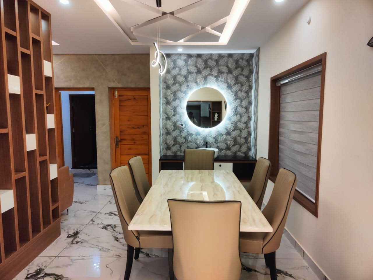 Modern Home gallery image 8