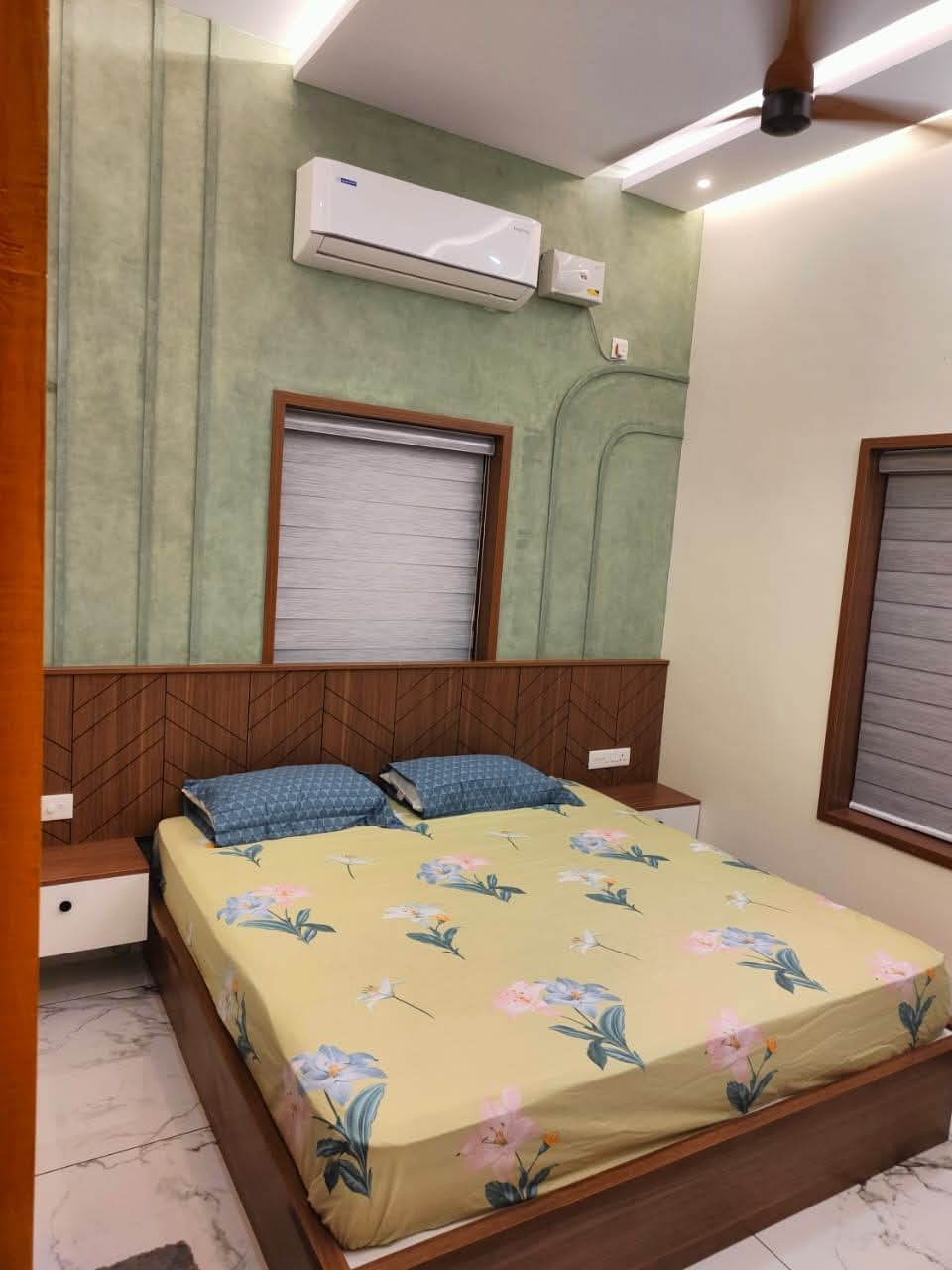Modern Home gallery image 9